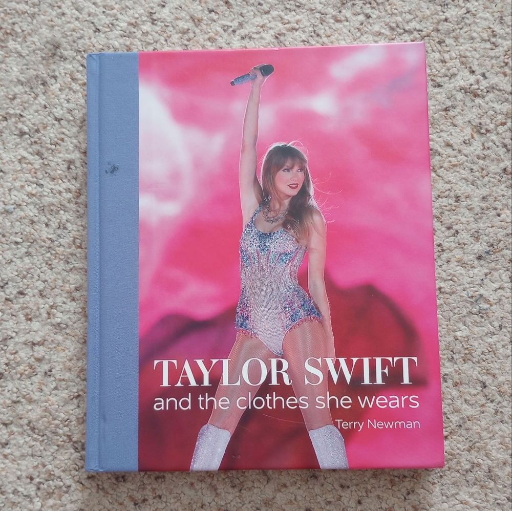 Taylor Swift And The Clothes She Wears By Terry Newman Book